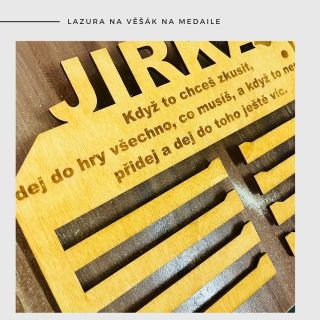 Pověste své medaile na věšák. Věšák je opatřen lazurou. A Jirkovo medaile už visí! #vesaknamedaile #medaile #sport #fotbal...